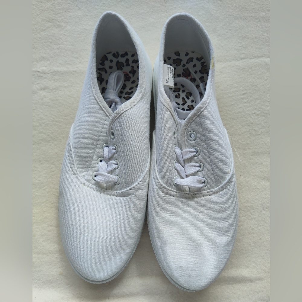 White Cotton Canvas Sneaker Shoes Women's Size 7